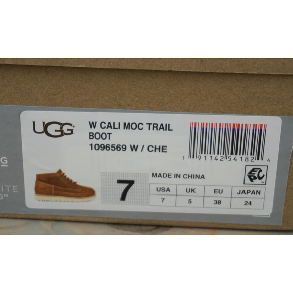 UGG CALI MOC TRAIL ANKLE CHUKKA BOOTS US 7 NIB - Picture 12 of 13